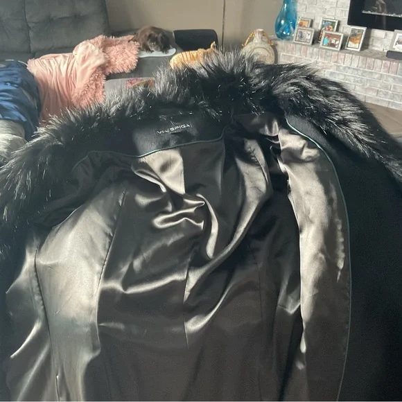 Via Spiga Elegant Black Coat with Faux Fur - Picture 5 of 7